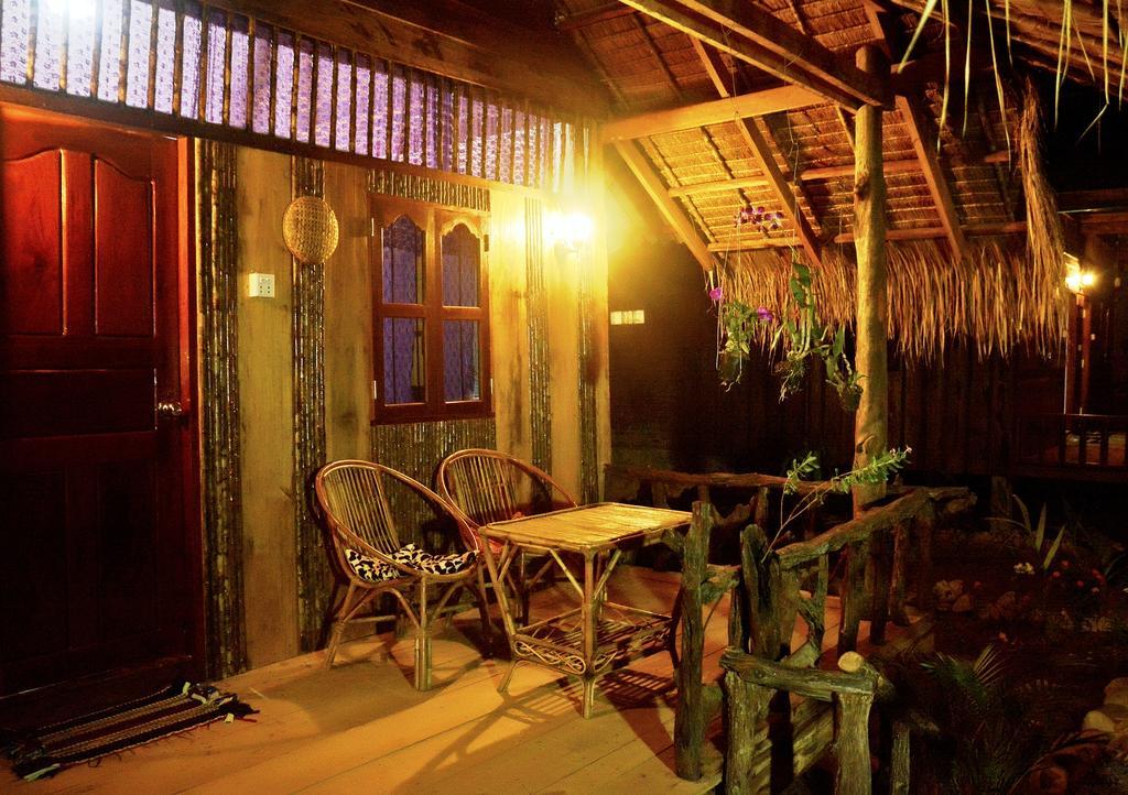 Fish Island Bungalows Кампот Екстериор снимка