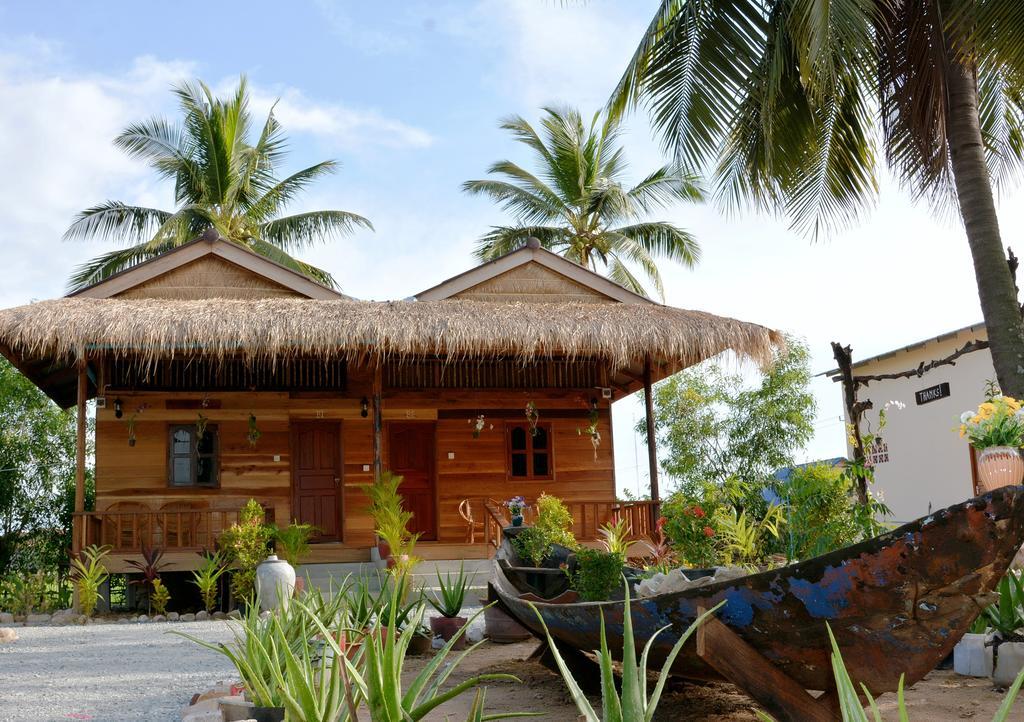 Fish Island Bungalows Кампот Екстериор снимка